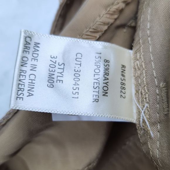 NWT Max Studio Khaki Cargo Pockets Jogger Pants; Tag says Sz 10;Fits like a 6/8. - Picture 7 of 7